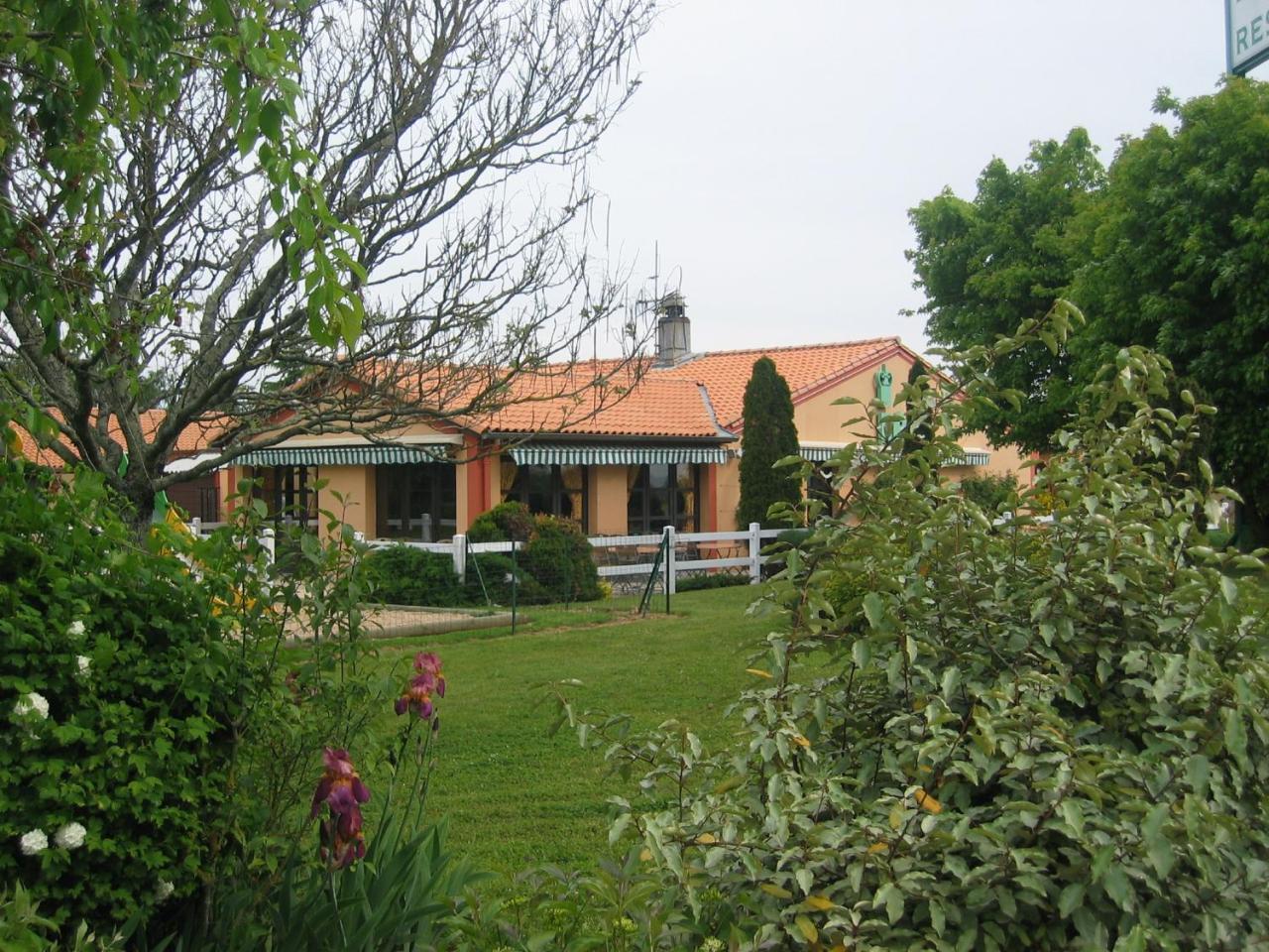 Kyriad Niort - La Creche ภายนอก รูปภาพ