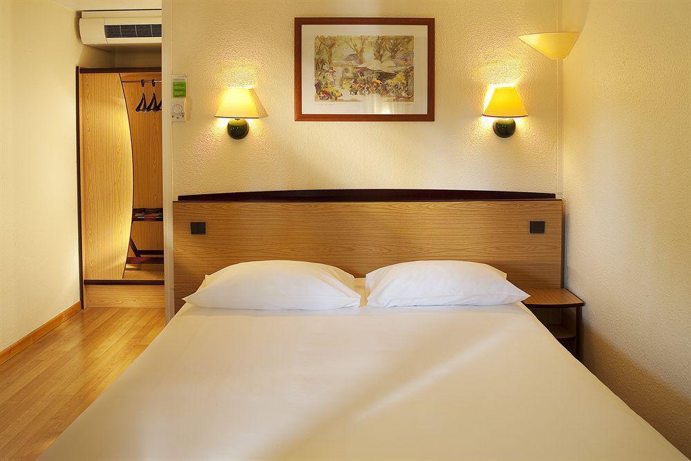 Kyriad Niort - La Creche ภายนอก รูปภาพ